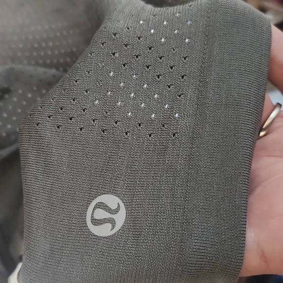 Lululemon crop tank large perforated swiftly breeze - Picture 3 of 6
